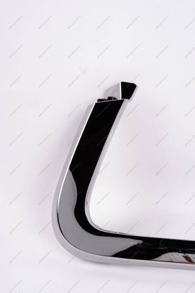 Молдинг переднего бампера верхний правый Lada Vesta SW Cross Lada LADA 8450031302 Молдинг переднего бампера верхний правый Lada Vesta SW Cross Lada LADA 8450031302