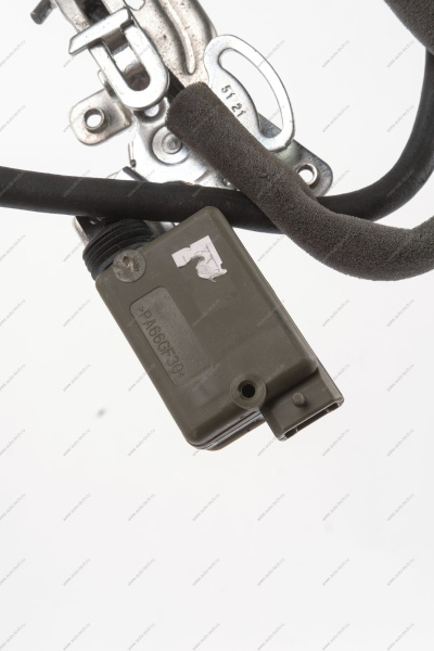 Привод LADA Largus открывания левой двери задка с тросиками Lada LADA 6001550298