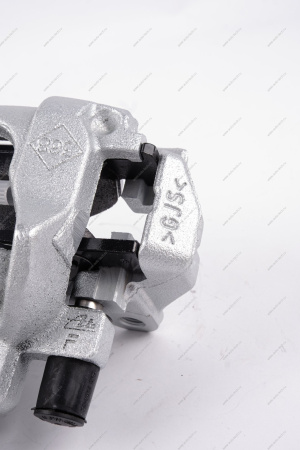 Суппорт передний левый в сборе Renault Logan II, Sandero (суппорт 410118579R +2шт. тормозн. колодки 410602581R) Renault RENAULT 410116639R