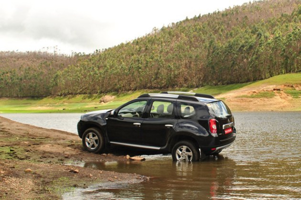 Бампер передний RENAULT Duster крашеный ТЧерная жемчужина 676 без отв под птф 2010-2014 Api Api 620220025R-676