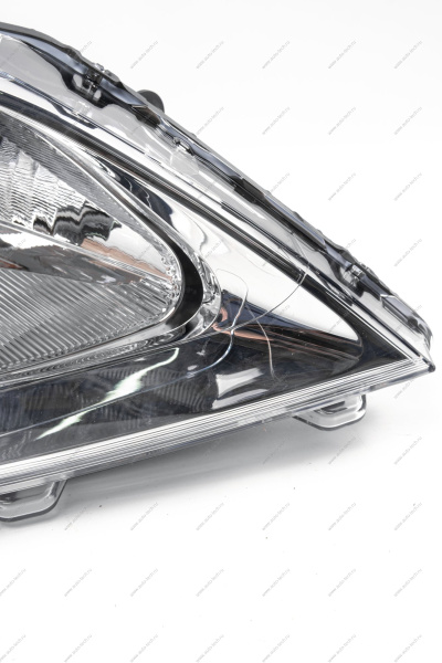Фара правая RENAULT Logan 2010-/LADA Largus Renault RENAULT 8200744754