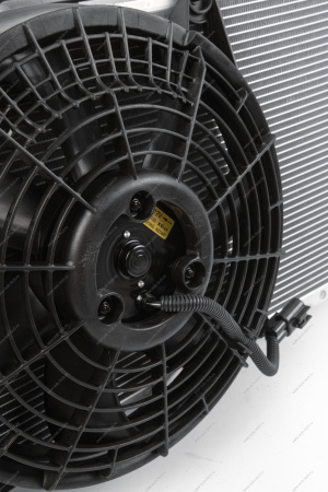 Радиатор охлаждения ВАЗ-2190/daтsun + рад.конд. с эл. вент.(1 спереди+1 сзади) до 2015 г. МКПП в сборе (HALLA) Lada LADA 21900130000811