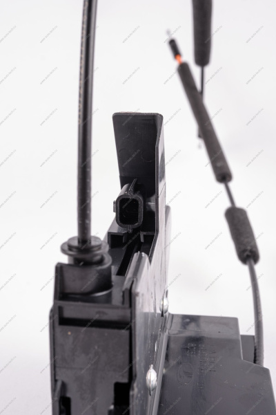 Замок передней двери левый LADA Vesta FL Lada LADA 8450040360