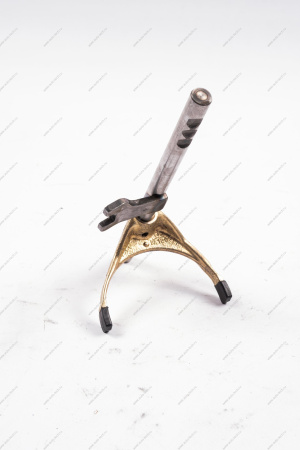 Шток переключения 1-2-ой передачи с вилкой в сборе КПП-JR5 LADA Largus Renault RENAULT 8201282175