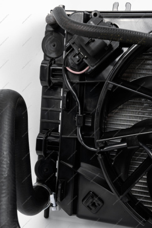 Радиатор охлаждения ВАЗ-2190/Datsun 2015- + рад.конд. с 1 эл. вент.и патрубками МКПП н/о в сборе Lada LADA 8450110795