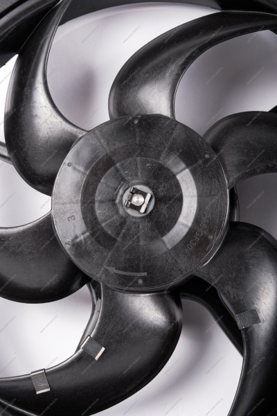 Вентилятор охлаждения с кожухом к радиатору с кондиц.н/о ВАЗ-2190 2015- Lada LADA 21900130002500