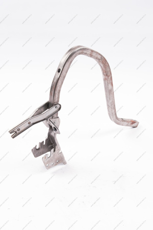 Петля ВАЗ-2190 крышки багажника левая (ВМЗ) Lada LADA 21900560501101