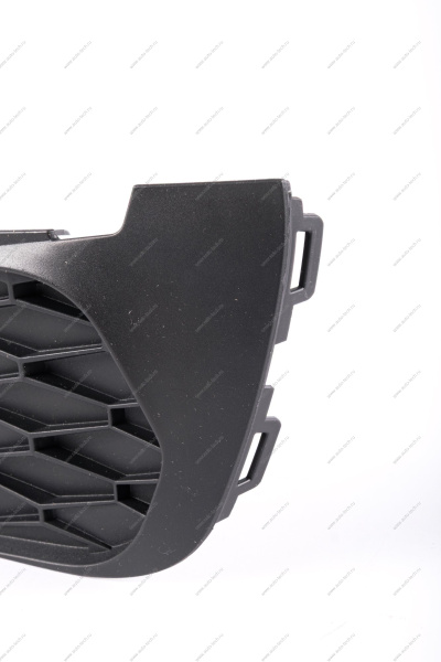 Заглушка передней противотуманной фары левая LADA Xray Cross Lada LADA 8450022045