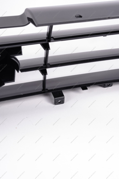 Решетка радиатора LADA Vesta SW Cross (накладка) глянцевая Lada LADA 8450030181