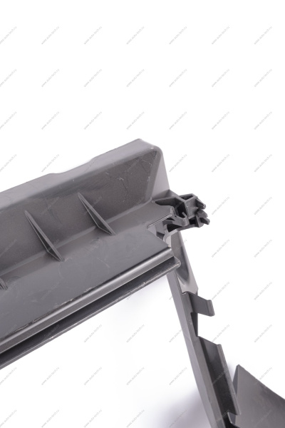 Щиток радиатора (дефлектор) на авто без кондиц. LADA Vesta Lada LADA 8450030226