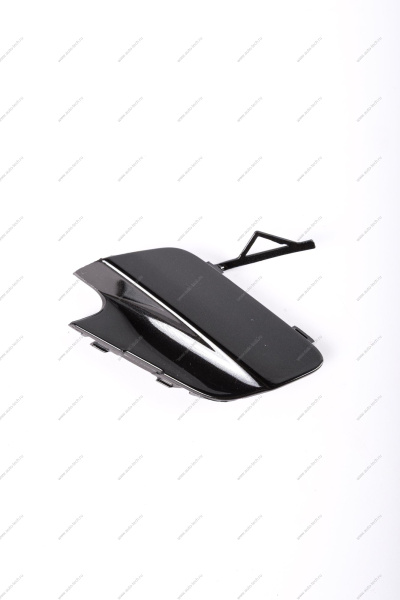 Крышка окна под переднюю буксирную проушину Lada Vesta SW Cross крашенная 676 Черная жемчужина (черный) Lada LADA 8450031005-676