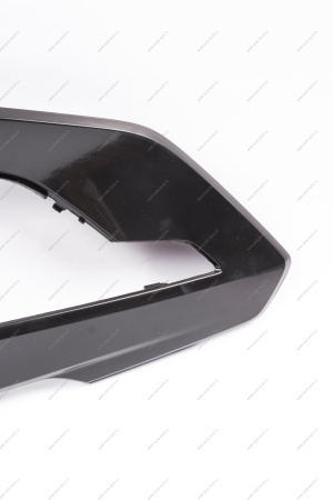 Накладка переднего бампера левая с отверстием под датчик слепой зоны под покраску LADA Vesta SW Cross FL Lada LADA 8460010250