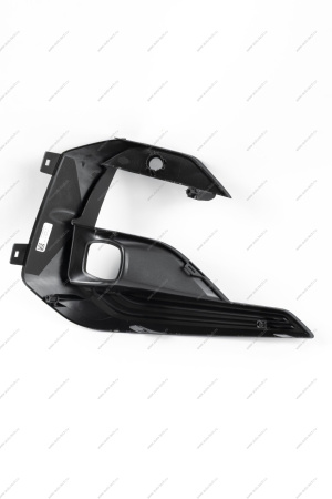 Облицовка ПТФ правая ( с отв. под парктроник) LADA Vesta SW Cross FL Lada LADA 8450042711