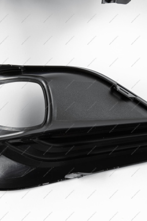 Облицовка ПТФ правая ( с отв. под парктроник) LADA Vesta SW Cross FL Lada LADA 8450042711