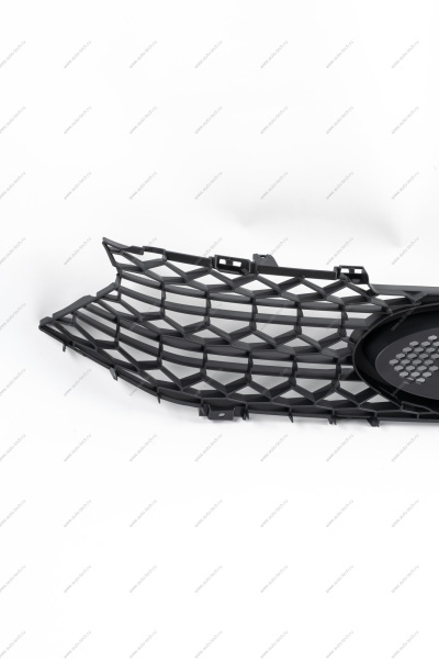 Решетка переднего бампера верхняя LADA Vesta FL Lada LADA 8450040059