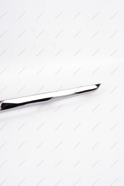 Молдинг переднего бампера верхний правый Lada Vesta SW Cross Lada LADA 8450031302