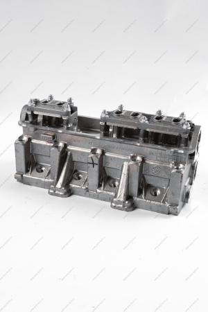 Головка блока цилиндров без шпилек в сборе (с направляющими втулками, без клапанов и вала распределительного) АвтоВАЗ АвтоВАЗ 11186100301100