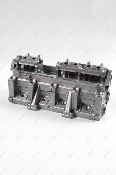 Головка блока цилиндров без шпилек в сборе (с направляющими втулками, без клапанов и вала распределительного) АвтоВАЗ АвтоВАЗ 11186100301100