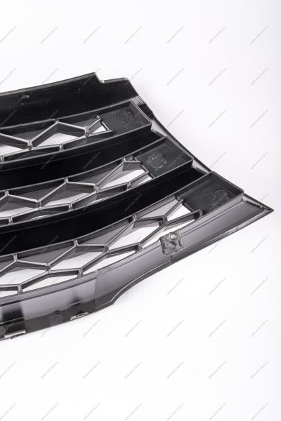 Решетка радиатора LADA Vesta/SW/ SW Cross (накладка) (комплектация люкс) ( Сызрань) Lada LADA 8450008666