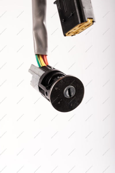 Замок LADA Largus зажигания с 5-ю личинками (фургон)(норма, стандарт) LD LD LD806016761R