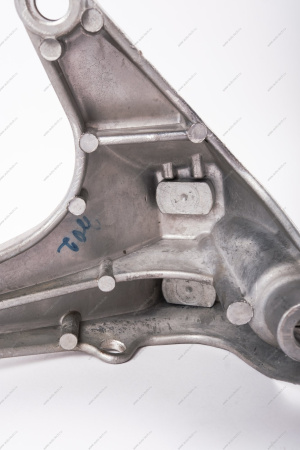 Кронштейн левой опоры подвески двигателя (P4M,P4P-BVM5) LADA XRAY Lada LADA 8450009700