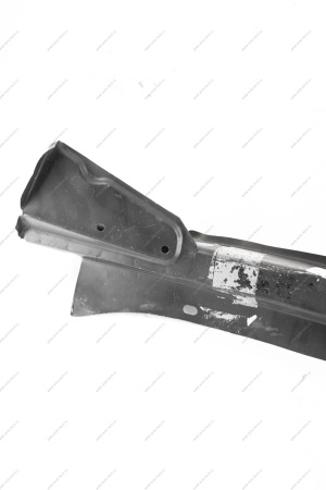 Усилитель брызговика ВАЗ-2110 верхний передний левый (стрела) длинная АвтоВАЗ LADA 21100-8403393-82