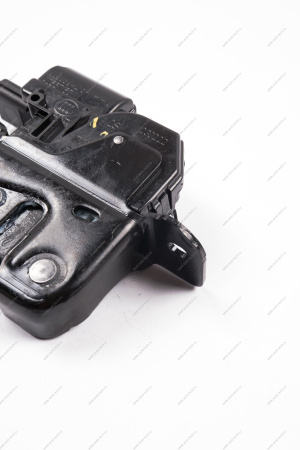 Замок двери багажника Renault Logan 2014- с электроприводом Renault RENAULT 905039428R