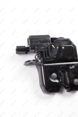 Замок двери багажника Renault Logan 2014- с электроприводом Renault RENAULT 905039428R