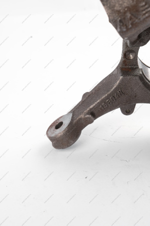 Кулак LADA Largus поворотный левый с АБС 100мм нов.обр. под болт D10мм Renault RENAULT 400155938R