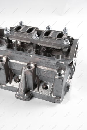 Головка блока цилиндров без шпилек в сборе (с направляющими втулками, без клапанов и вала распределительного) АвтоВАЗ АвтоВАЗ 11186100301100