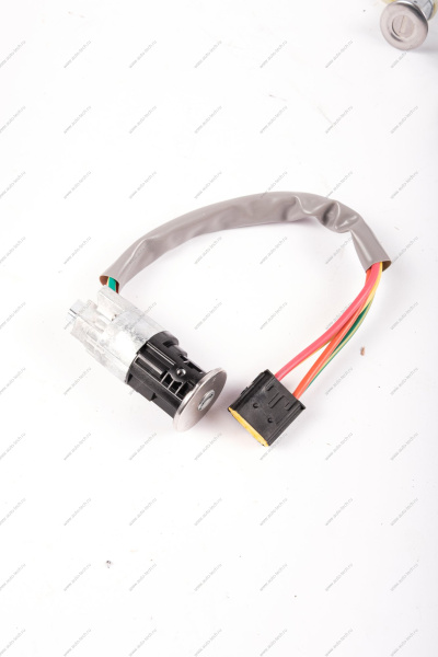 Замок LADA Largus зажигания с 5-ю личинками (фургон)(норма, стандарт) LD LD LD806016761R