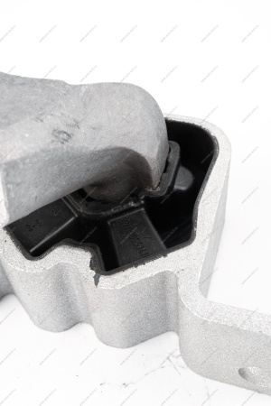 Опора правая подвески двигателя с кронштейном в сборе LADA XRAY LADA LADA 8450090615