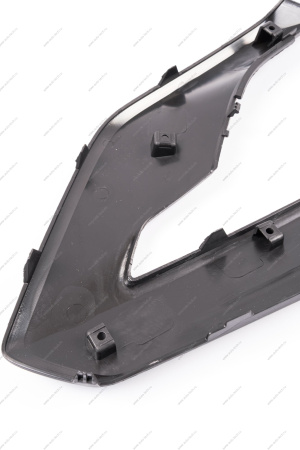 Накладка переднего бампера левая с отверстием под датчик слепой зоны под покраску LADA Vesta SW Cross FL Lada LADA 8460010250