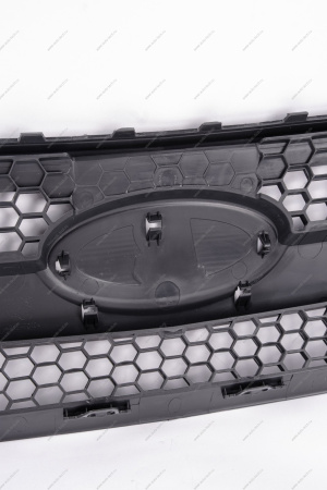 Решетка радиатора переднего бампера LADA Largus верхняя Lada LADA 8450000248