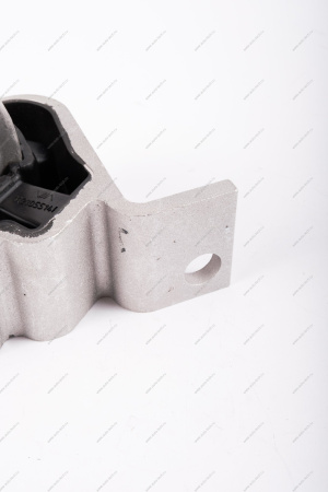 Опора правая подвески двигателя с кронштейном в сборе LADA XRAY Renault LADA 8450009483