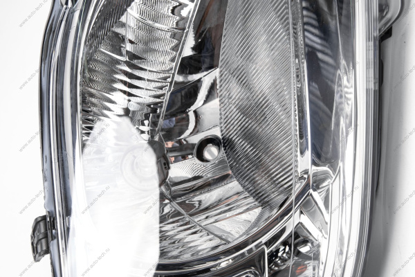 Фара правая RENAULT Logan 2010-/LADA Largus Renault RENAULT 8200744754