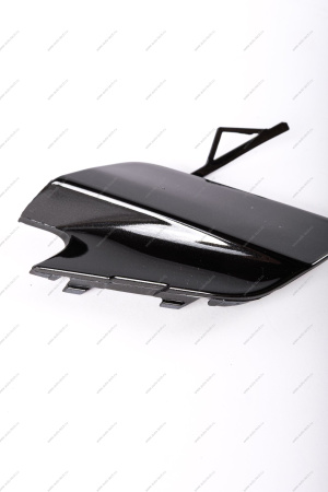 Крышка окна под переднюю буксирную проушину Lada Vesta SW Cross крашенная 676 Черная жемчужина (черный) Lada LADA 8450031005-676