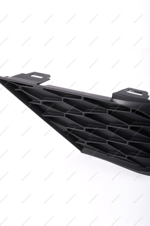 Заглушка передней противотуманной фары левая LADA Xray Cross Lada LADA 8450022045