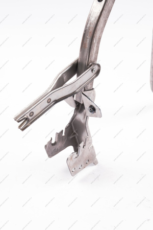 Петля ВАЗ-2190 крышки багажника левая (ВМЗ) Lada LADA 21900560501101