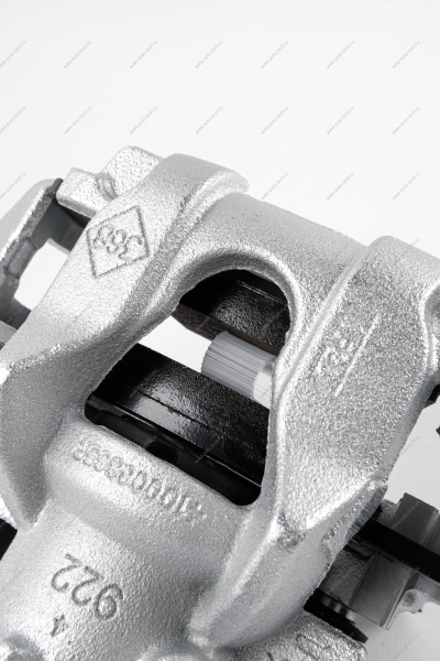 Суппорт передний правый в сборе Renault Logan II, Sandero II (суппорт 410016069R +2шт тормозн.колодки 410602581R) Renault RENAULT 410006865R