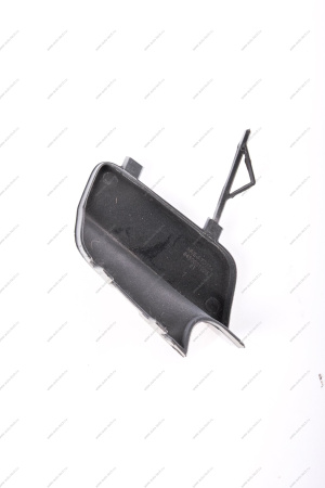 Крышка окна под переднюю буксирную проушину Lada Vesta SW Cross крашенная 691 Платина (серебристый) Lada LADA 8450031005-691