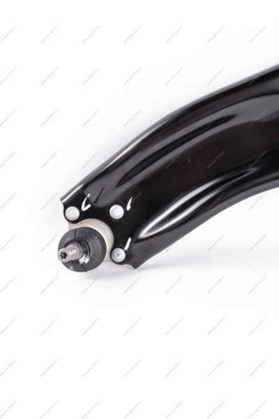 Рычаг LADA Vesta/Веста нижний левый с шаровой опорой и шарнирами в сборе (без гайки) Lada LADA 8450006733