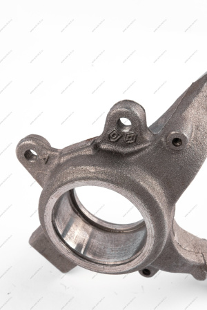 Кулак LADA Largus поворотный левый с АБС 100мм нов.обр. под болт D10мм Renault RENAULT 400155938R