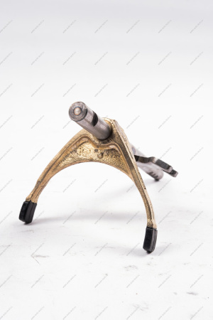 Шток переключения 1-2-ой передачи с вилкой в сборе КПП-JR5 LADA Largus Renault RENAULT 8201282175