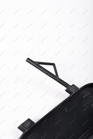 Крышка окна под переднюю буксирную проушину Lada Vesta SW Cross Lada LADA 8450031005