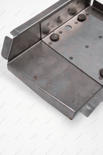 Площадка ВАЗ-2121 заднего поддомкратника левая с шпильками ( усиленная) Kamaz KAMAZ 21210-5101371-36