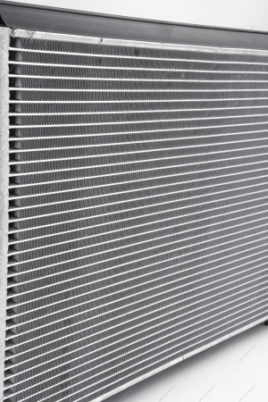 Радиатор охлаждения ВАЗ-2190/Datsun 2015- + рад.конд. с 1 эл. вент.и патрубками МКПП н/о в сборе Lada LADA 8450110795