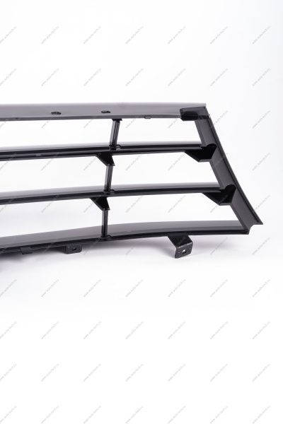 Решетка радиатора LADA Vesta SW Cross (накладка) глянцевая Lada LADA 8450030181