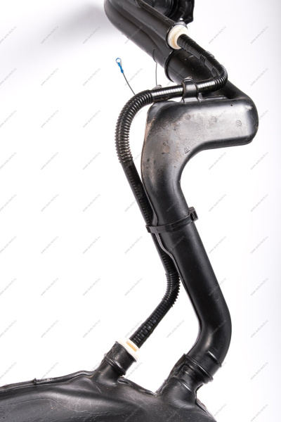 Бак топливный инжекторный пластик без ЭБН LADA Largus (р3м,р4м) ( без упаковки) Lada LADA 8450009499