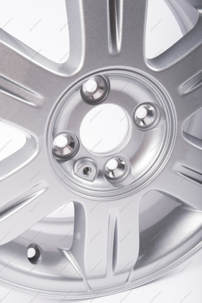 Диск колесный R-15 литой LADA Largus без колпаков КС548 Бран (50ET 100x4 60.1) 1 шт. Lada LADA 403009964R